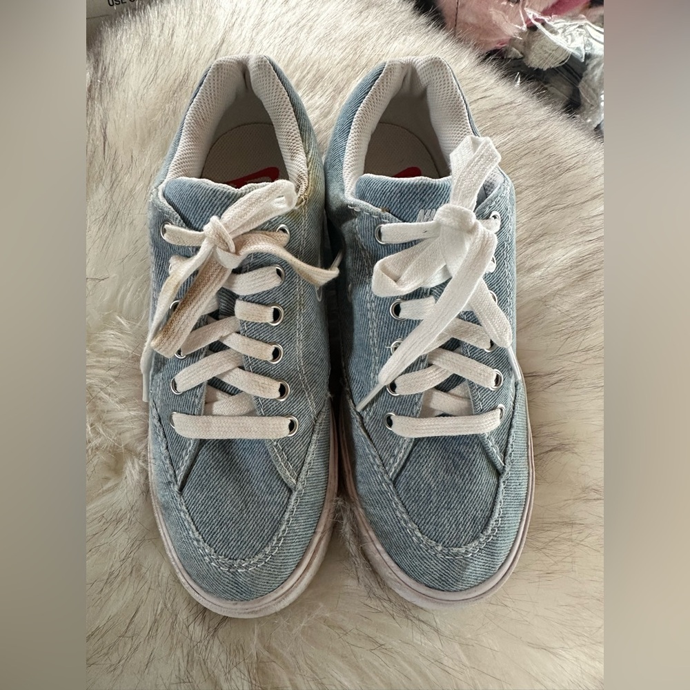 NIKE Men’s Gts 97 Denim - Blue
$166 MSRP with flaw - Picture 7 of 15